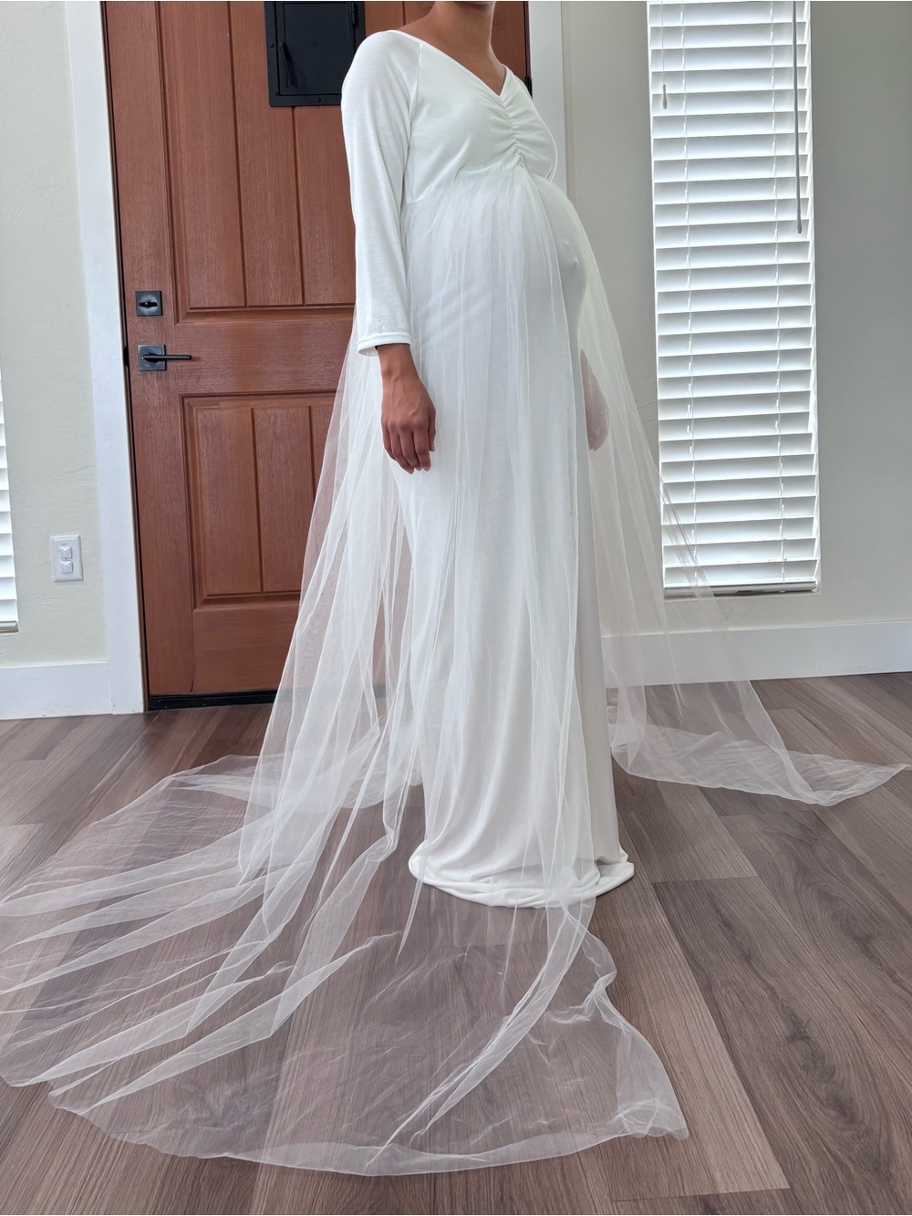 NWT IDOPIP White Maternity Photoshoot Dress w/ Tulle Train Size M  Price